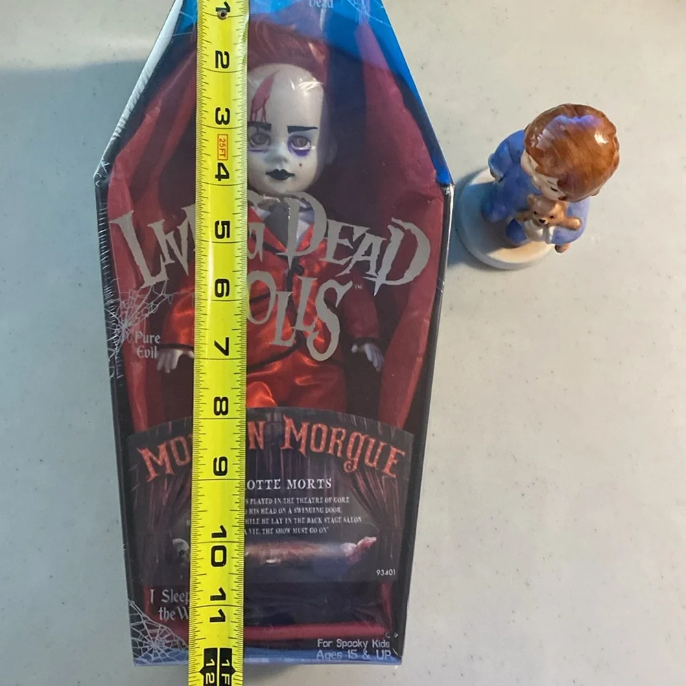 Living Dead Dolls Moulin Morgue Carrote Morts